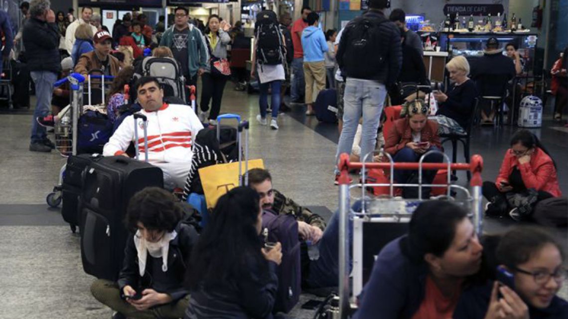 Passengers wait in Buenos Aires' Aeroparque airport due to flight delays.