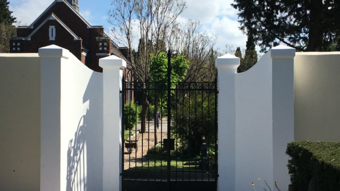 One of the newly constructed gates linking the British and German cemeteries in Chacarita.