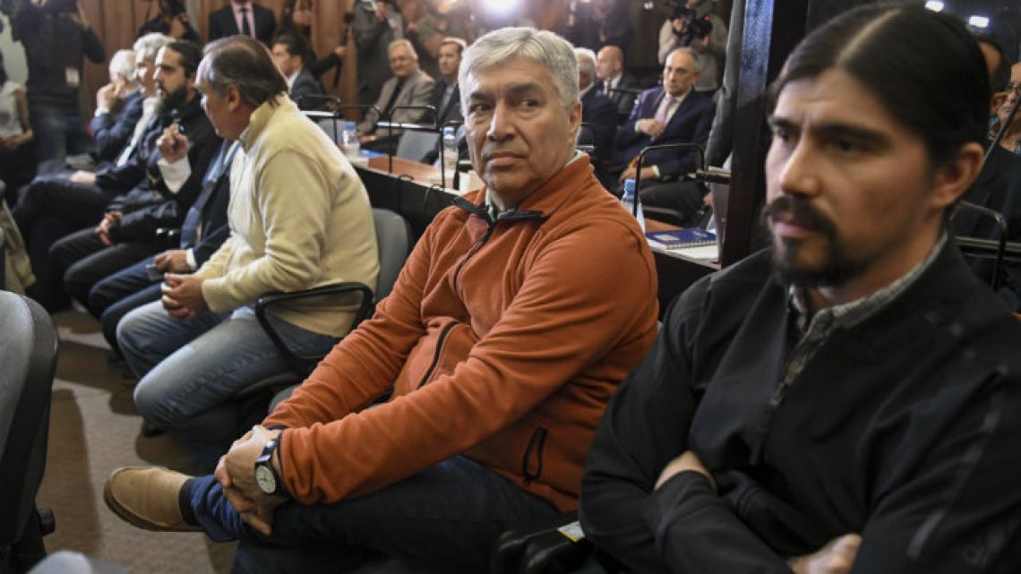 Lázaro Báez (centre) and his son Martín attend their trial on money-laundering charges at the Comodoro Py courthouse.