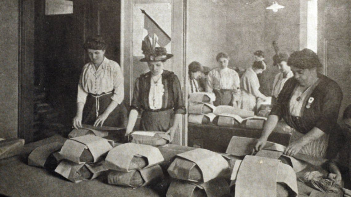A postcard from 1916 shows women packing loaves of bread for troops on the front during World War I.