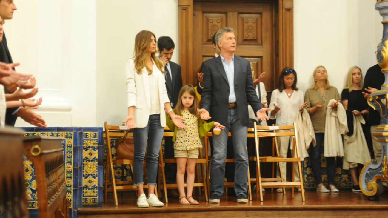 Mauricio Macri, Juliana Awada y Antonia en la confirmación de Valentina, la hija mayor de Juliana.