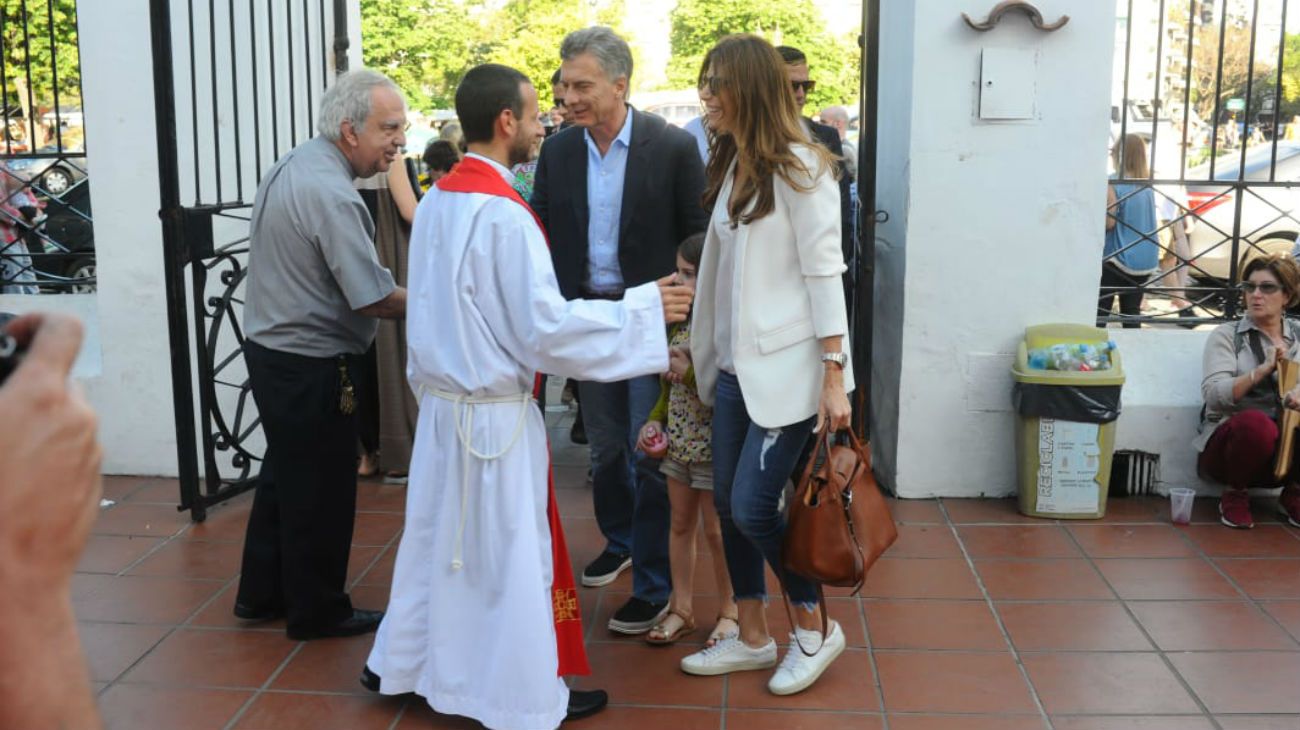 Mauricio Macri, Juliana Awada y Antonia en la confirmación de Valentina, la hija mayor de Juliana.