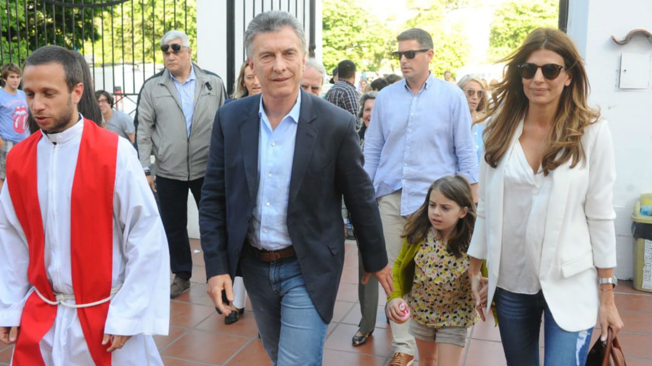 Mauricio Macri, Juliana Awada y Antonia en la confirmación de Valentina, la hija mayor de Juliana.