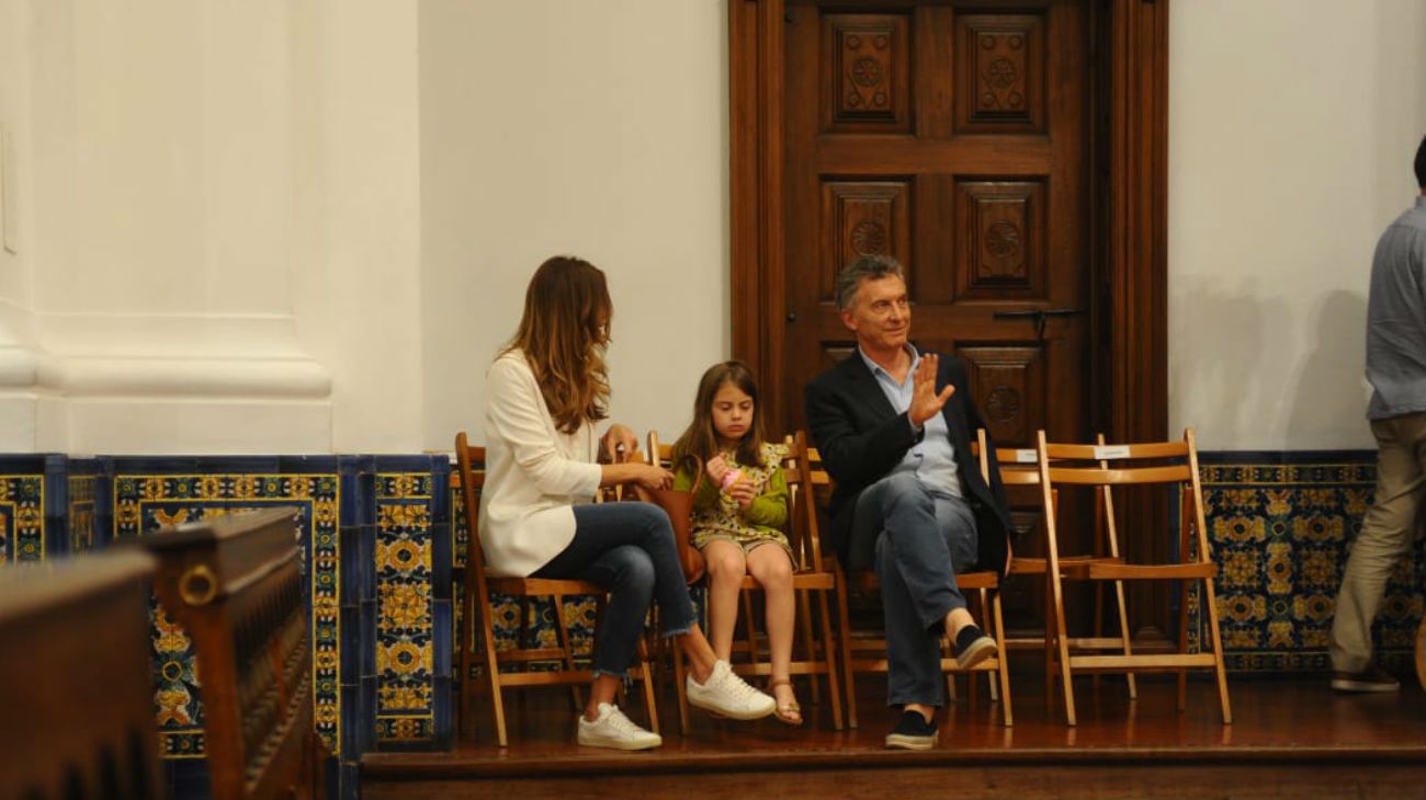 Mauricio Macri, Juliana Awada y Antonia en la confirmación de Valentina, la hija mayor de Juliana.