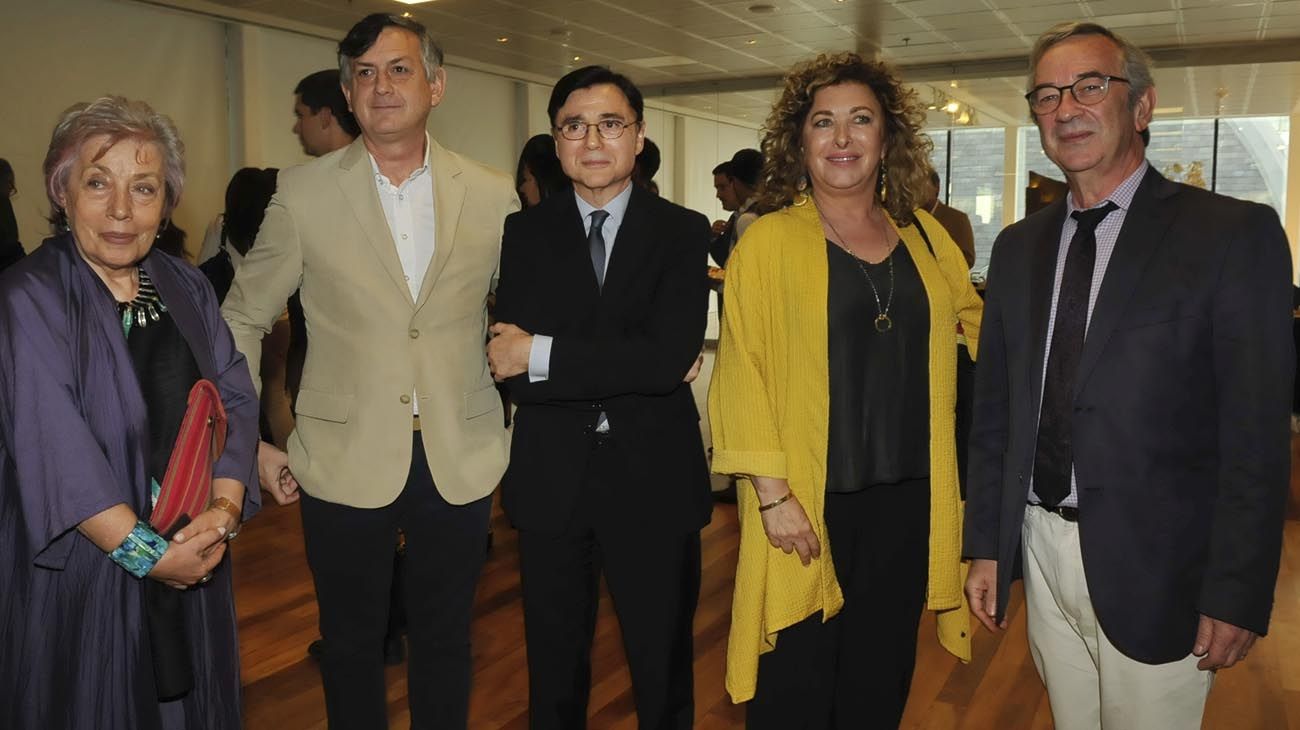 Jorge Fontevecchia junto a Norma Morandini, Guadalupe Noble y Jorge Sigal en la entraga de los Premios Perfil 2018