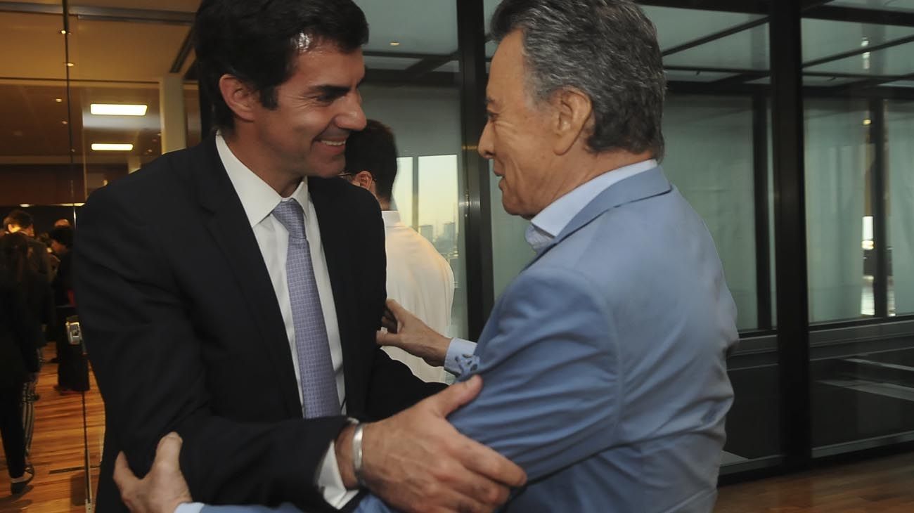 Juan Manuel Urtubey junto a Palito Ortega en la entrega de los Premios Perfil 2018