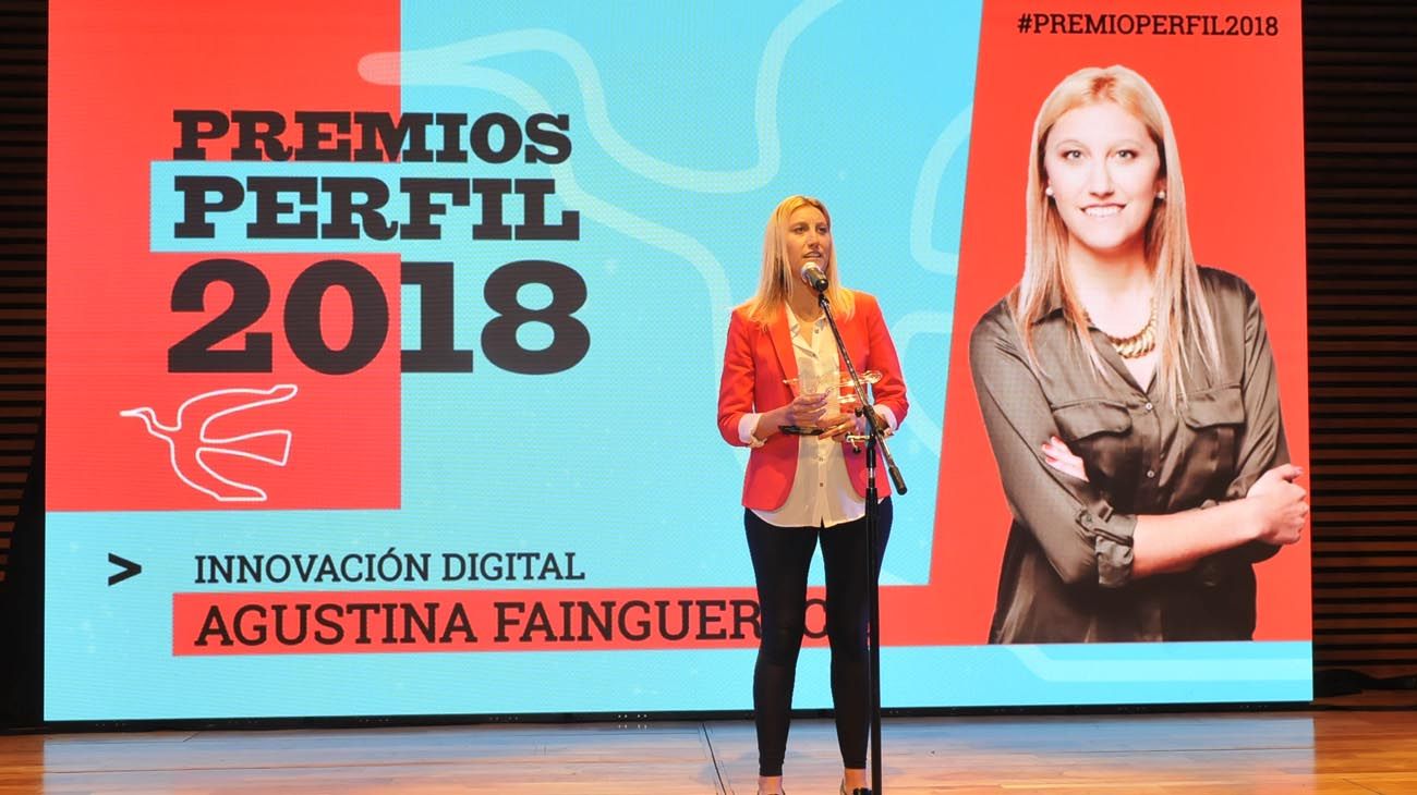 Agustina Fainguersch, galardonada con el Premio Perfil en la categoría Innovación Digital.