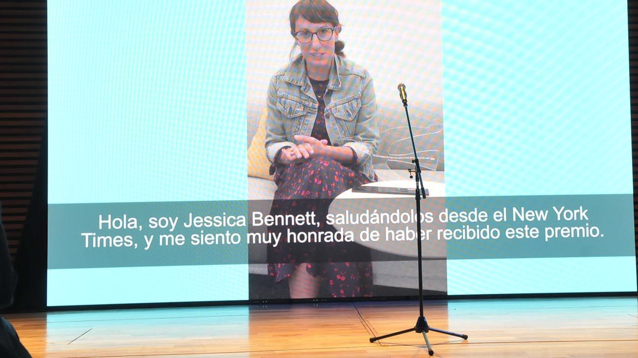 Jessica Bennett, del New York Times, recibió el Premio a la Libertad de Expresión Internacional