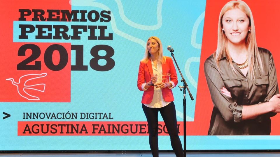Agustina Fainguersch, galardonada con el Premio Perfil en la categoría Innovación Digital.