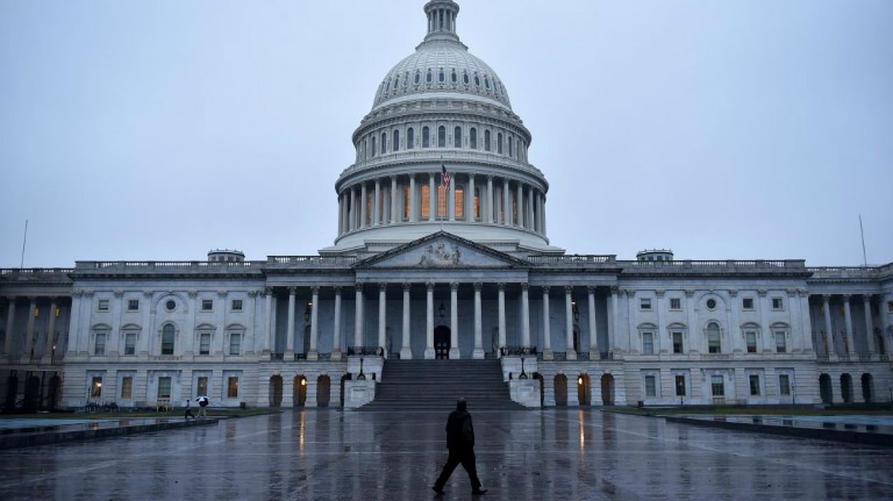 El 39% de los electores que asistieron este martes a las urnas por la Cámara de los Representantes en las elecciones de medio término dijeron que su sufragio fue en contra del presidente Donald Trump