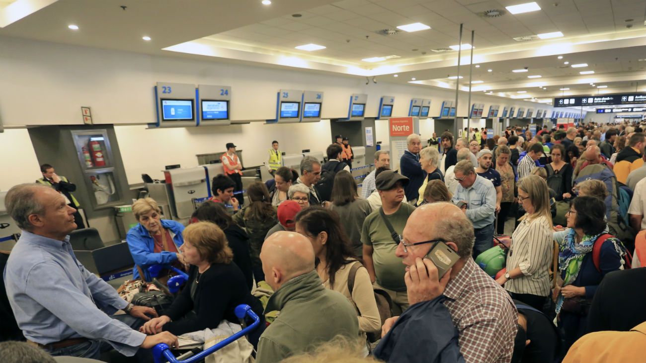 Demoras de vuelos en Ezeiza y Aeroparque. 