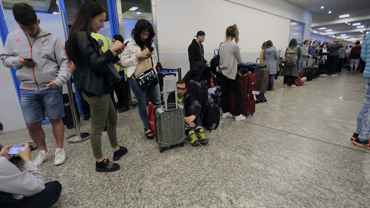 La situación afecta a 15.000 pasajeros y no se descartaba una mayor afectación del tráfico aéreo