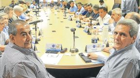 20181109_1358_columnas_el-consejo-directivo-en-la-cgt-se-reunio-en-el-edificio-de-azopardo-379891.jpg
