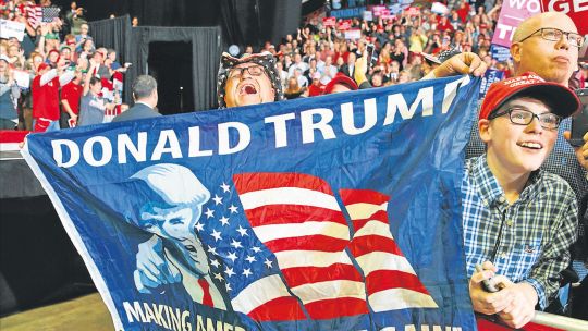Unos contra otros. La figura del presidente norteamericano es disruptiva. Para unos es el mejor; para otros, el peor.