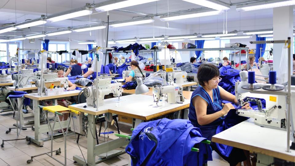 Avanzada. La industria textil trabaja con la mitad de capacidad instalada por las importaciones.