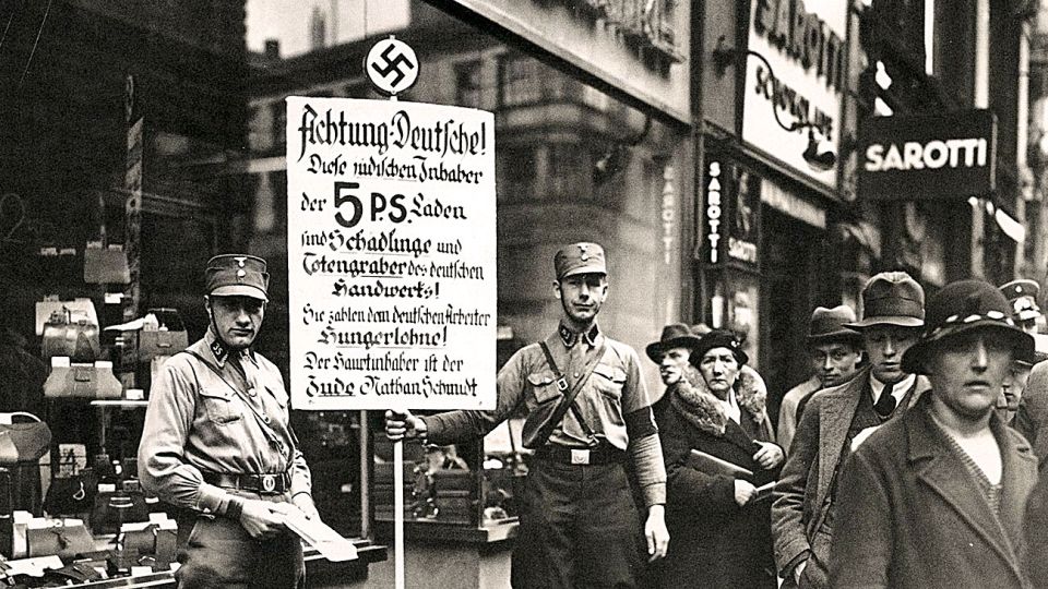 El huevo de la serpiente. Pese a los daños provocados entre los judíos alemanes y austríacos, la comunidad internacional reaccionó con pasividad.