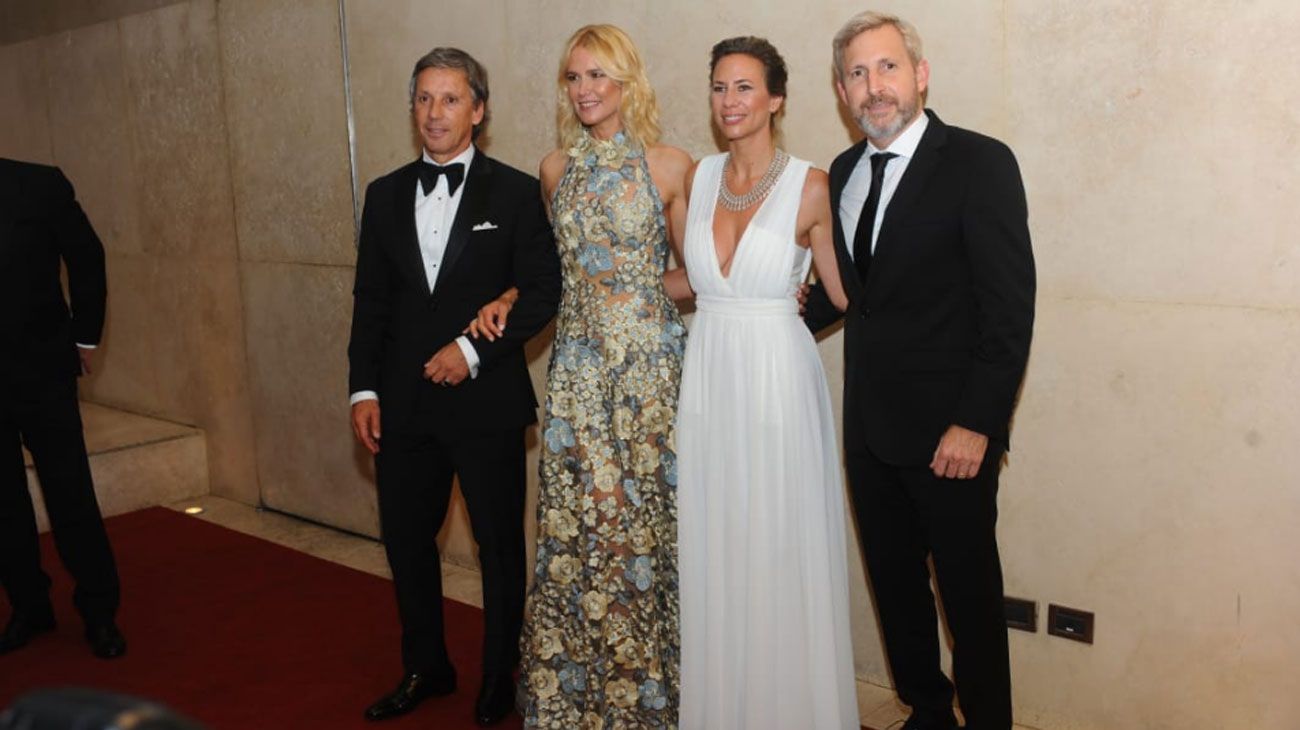 Valeria Mazza junto a Alejandro Gravier, Rogelio Frigerio y su esposa Victoria Costoya.