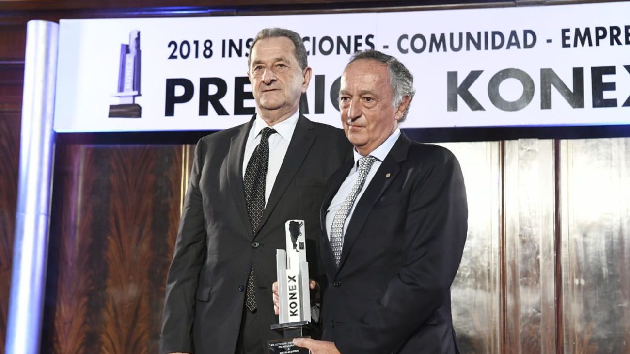 Miguel Acevedo entregó el Premio a Bernardo Kosacoff