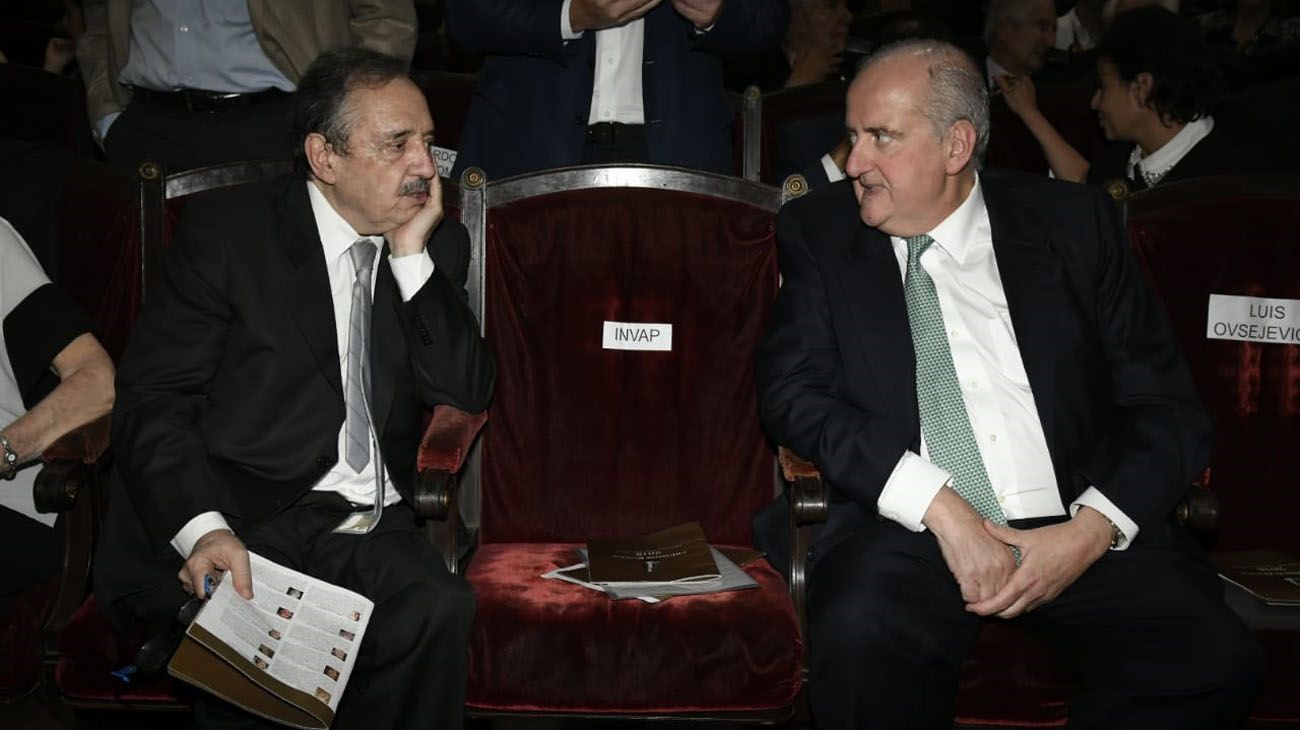 Ricardo Alfonsín junto a Luis Pagani