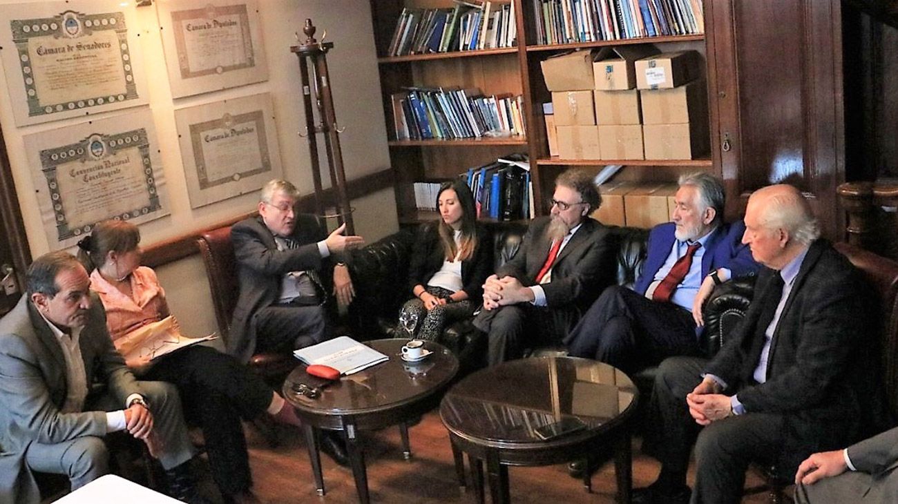 Reunión de Senadores peronistas en el despacho de Pino Solanas