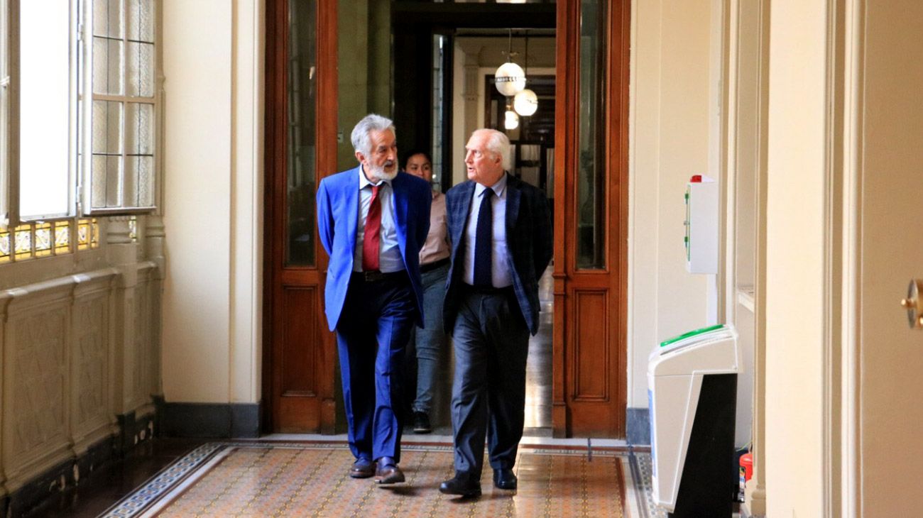 Reunión de Senadores peronistas en el despacho de Pino Solanas