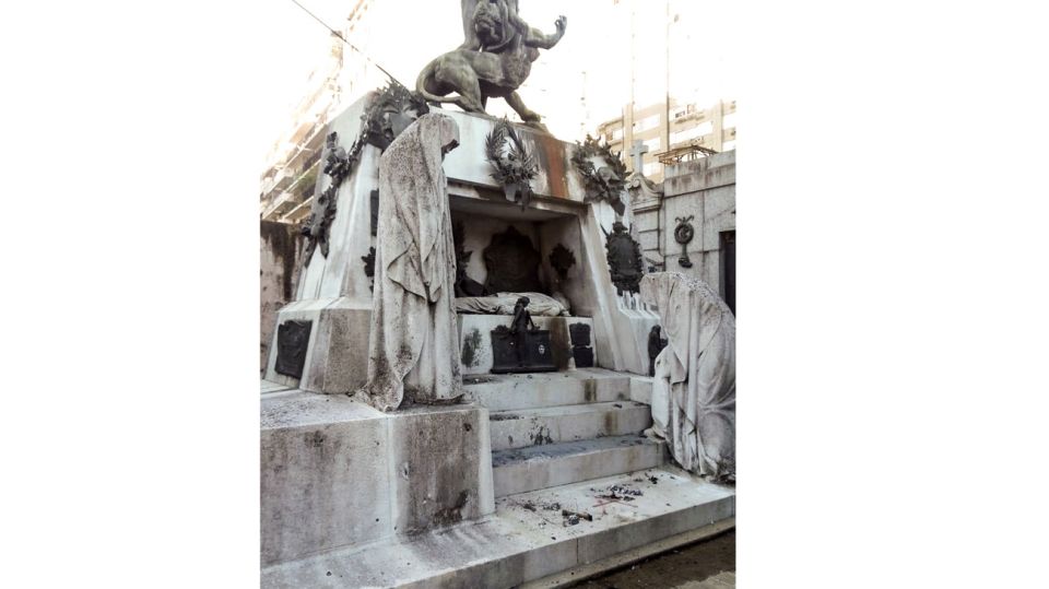 mausoleo-Ramón-Falcón-cementerio-Recoleta