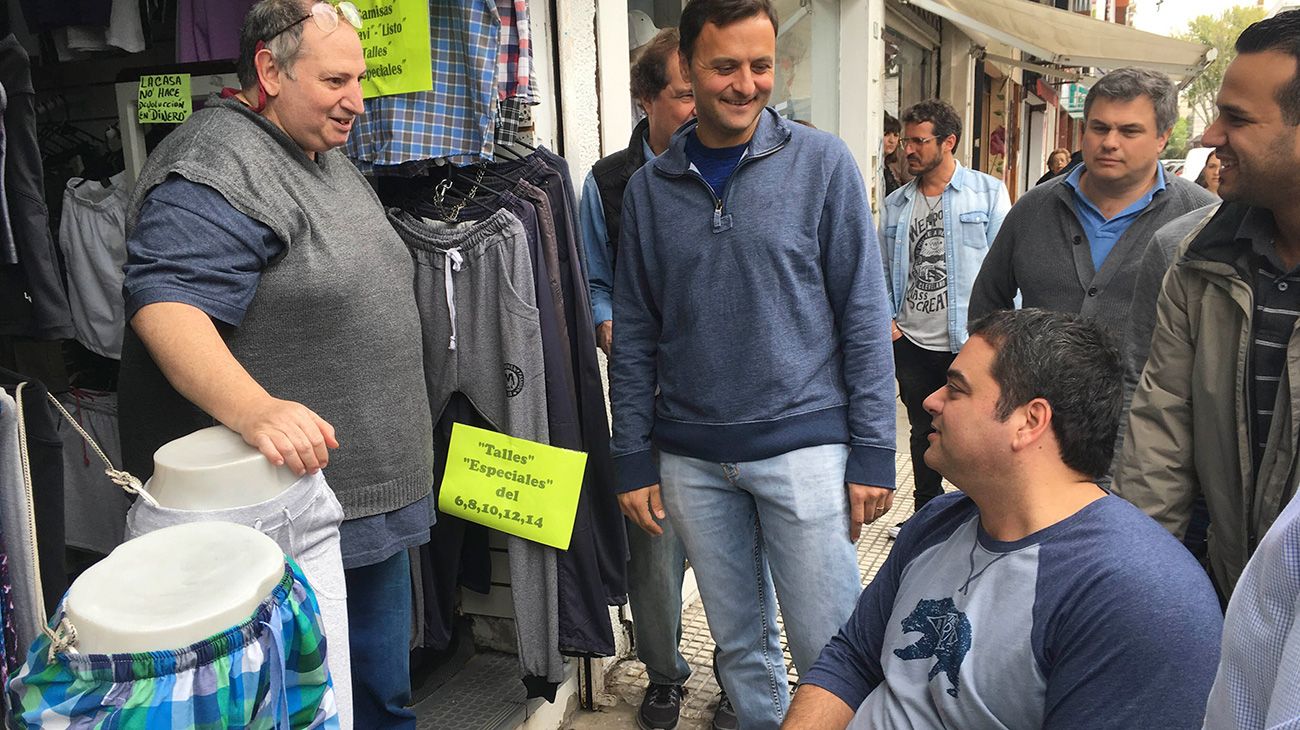 Jorge Triaca en campaña por el conurbano bonaerense.