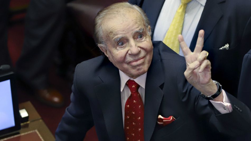 Carlos Menem votó en contra de que Macri salga del país.