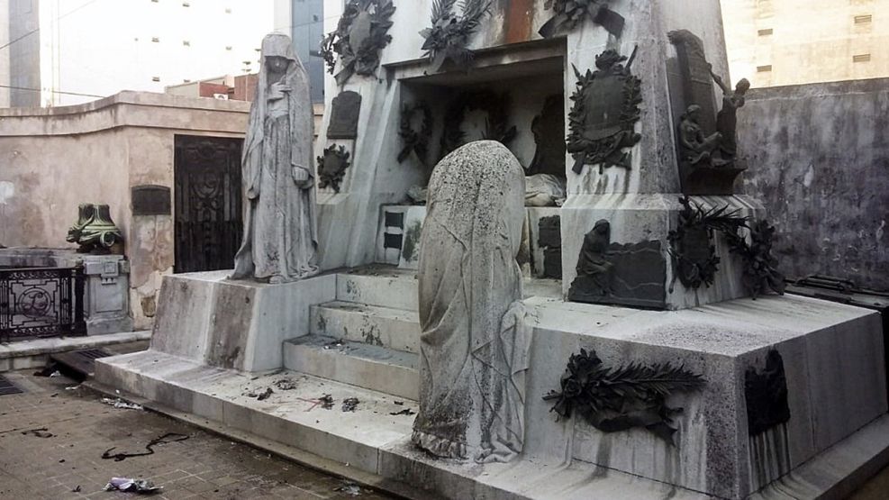 Así quedó el mausoleo de Ramón L. Falcón en el cementerio de Recoleta