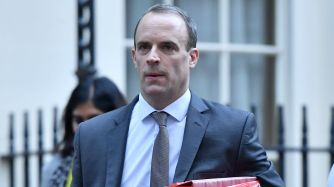 Dominic Raab presentó su dimisión debido al controvertido proyecto de acuerdo con la Unión Europea.