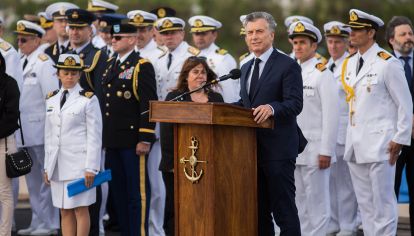 El presidente Mauricio Macri encabezo hoy en la base naval de Mar del Plata el acto en homenaje a las 44 víctimas de la desaparición del submarino Ara San Juan, al cumplirse un año de la tragedia.