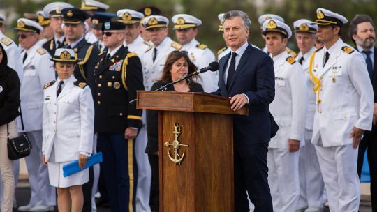 El presidente Mauricio Macri encabezo hoy en la base naval de Mar del Plata el acto en homenaje a las 44 víctimas de la desaparición del submarino Ara San Juan, al cumplirse un año de la tragedia.