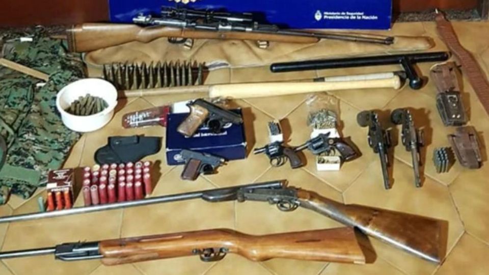 Las armas secuestradas a los detenidos por su presunta relación con Hezbollah.