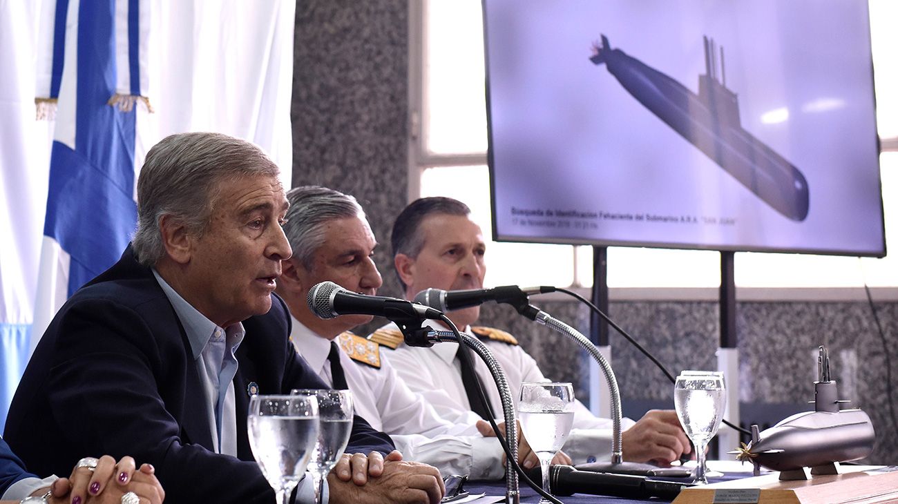 El ministro de defensa, Oscar Aguad, durante la conferencia de prensa.