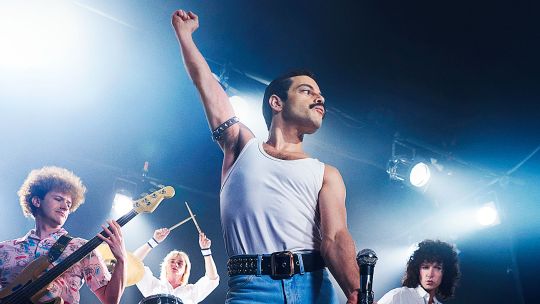 LIVE AID. Malek, como Mercury, en el concierto en Wembley Stadium de 1985 que cambió a Queen.