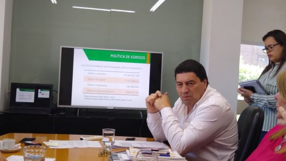 NUMEROS. El secretario de Economía municipal, Hugo Romero, presentó los trazos principales del Presupuesto 2019.