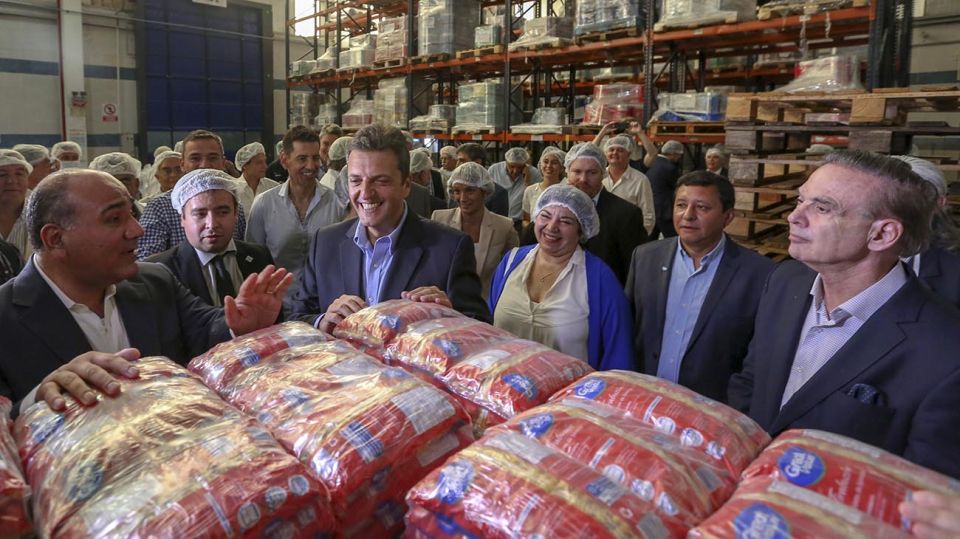 Juan Manzur con Sergio Massa y Miguel Ángel Pichetto.