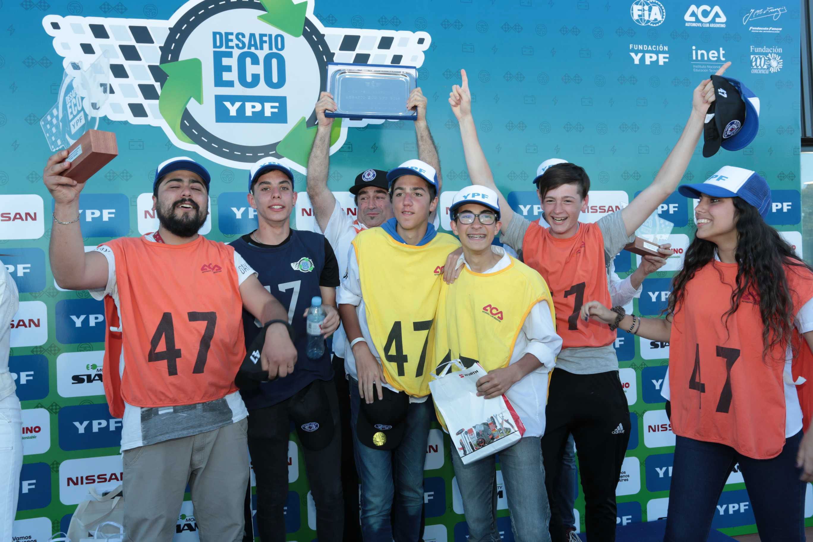 GANADORES. Los estudiantes del colegio número 23 Casal Calviño de Capital Federal se coronaron ganadores del certamen educativo. 