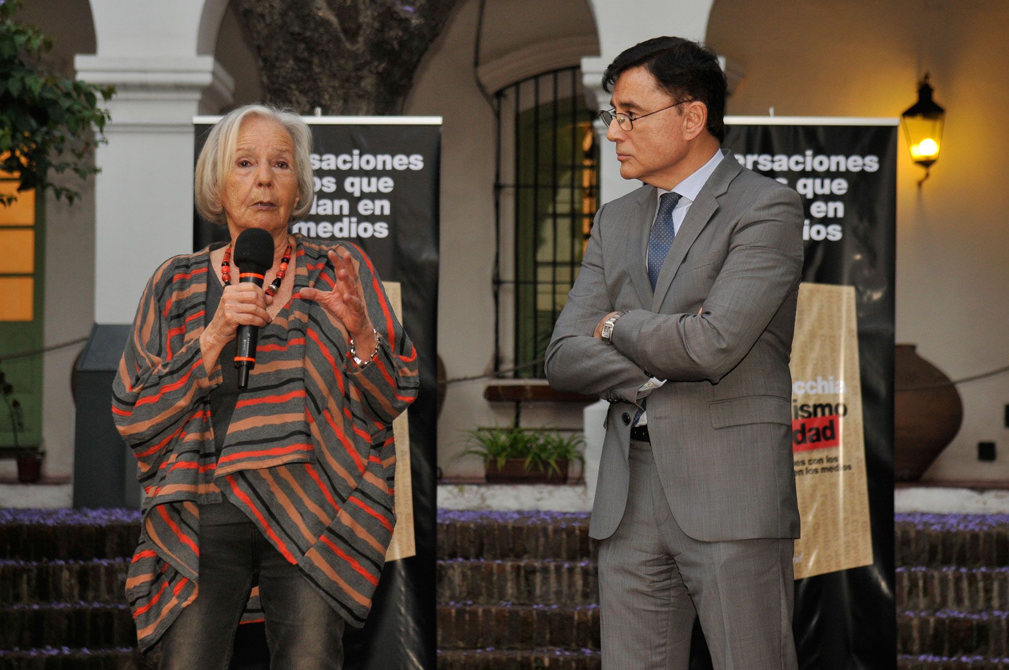 Beatriz Sarlo junto a Jorge Fontevecchia.