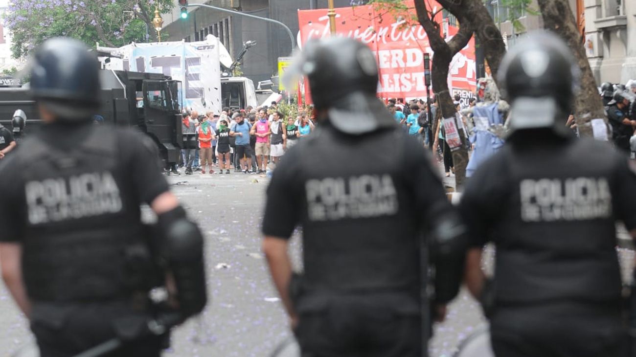 Marcha en la Legislatura por la creación de la UniCABA.