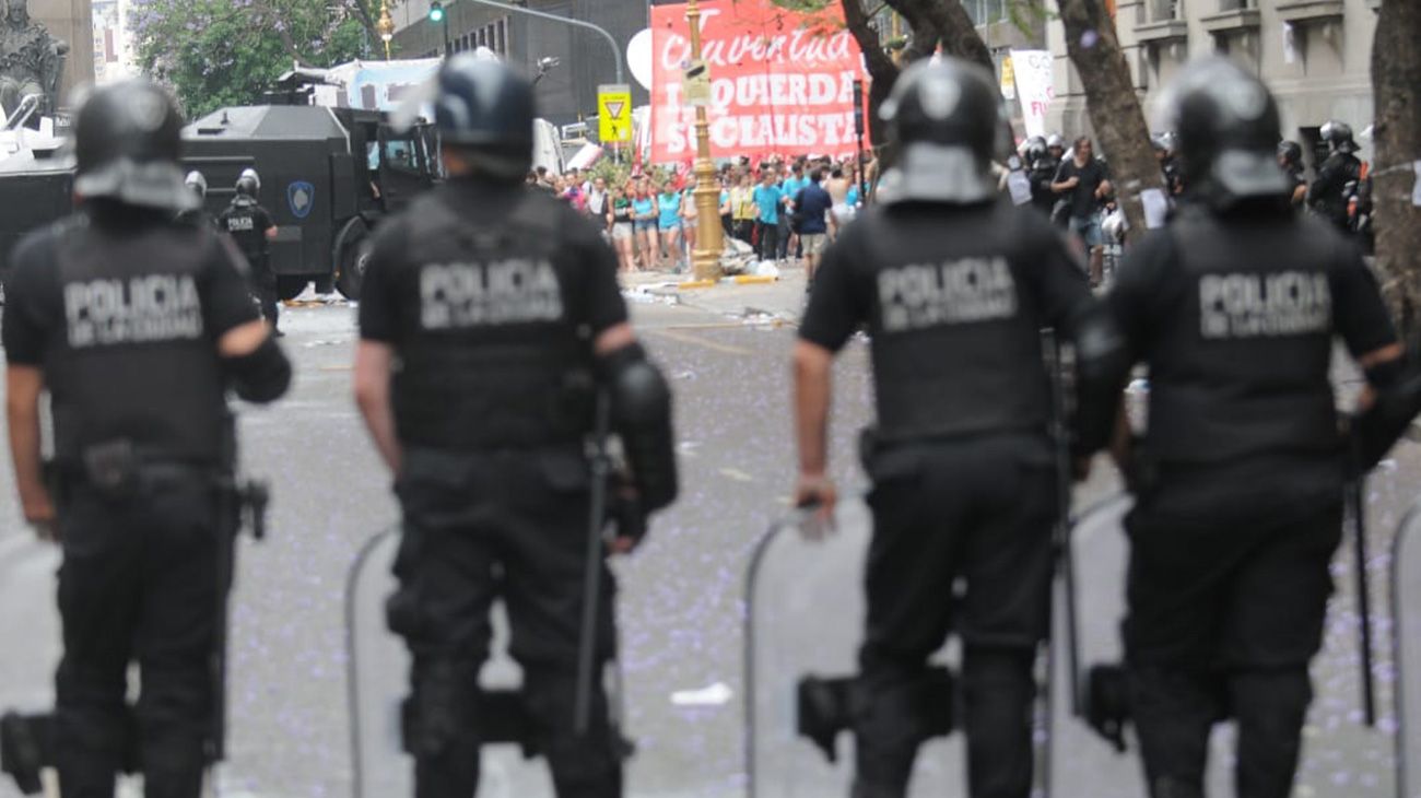 Marcha en la Legislatura por la creación de la UniCABA.