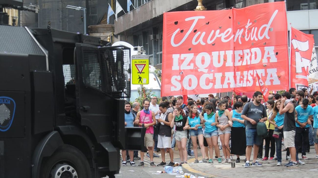 Marcha en la Legislatura por la creación de la UniCABA.