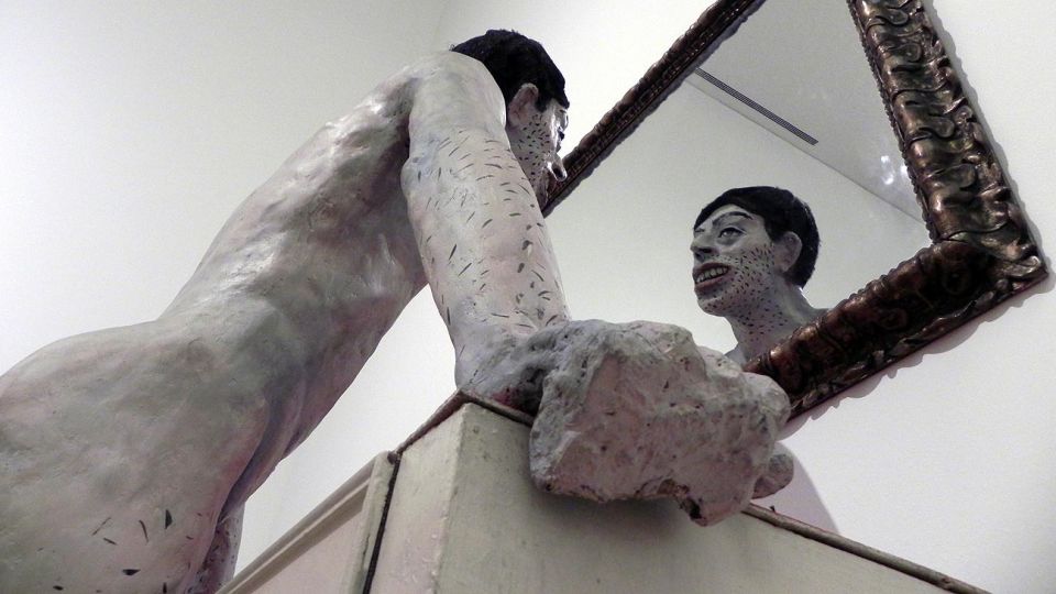 Narciso de Mataderos, la obra que marca la vuelta a las técnicas y los materiales utilizados antes del período intimista de Suárez.