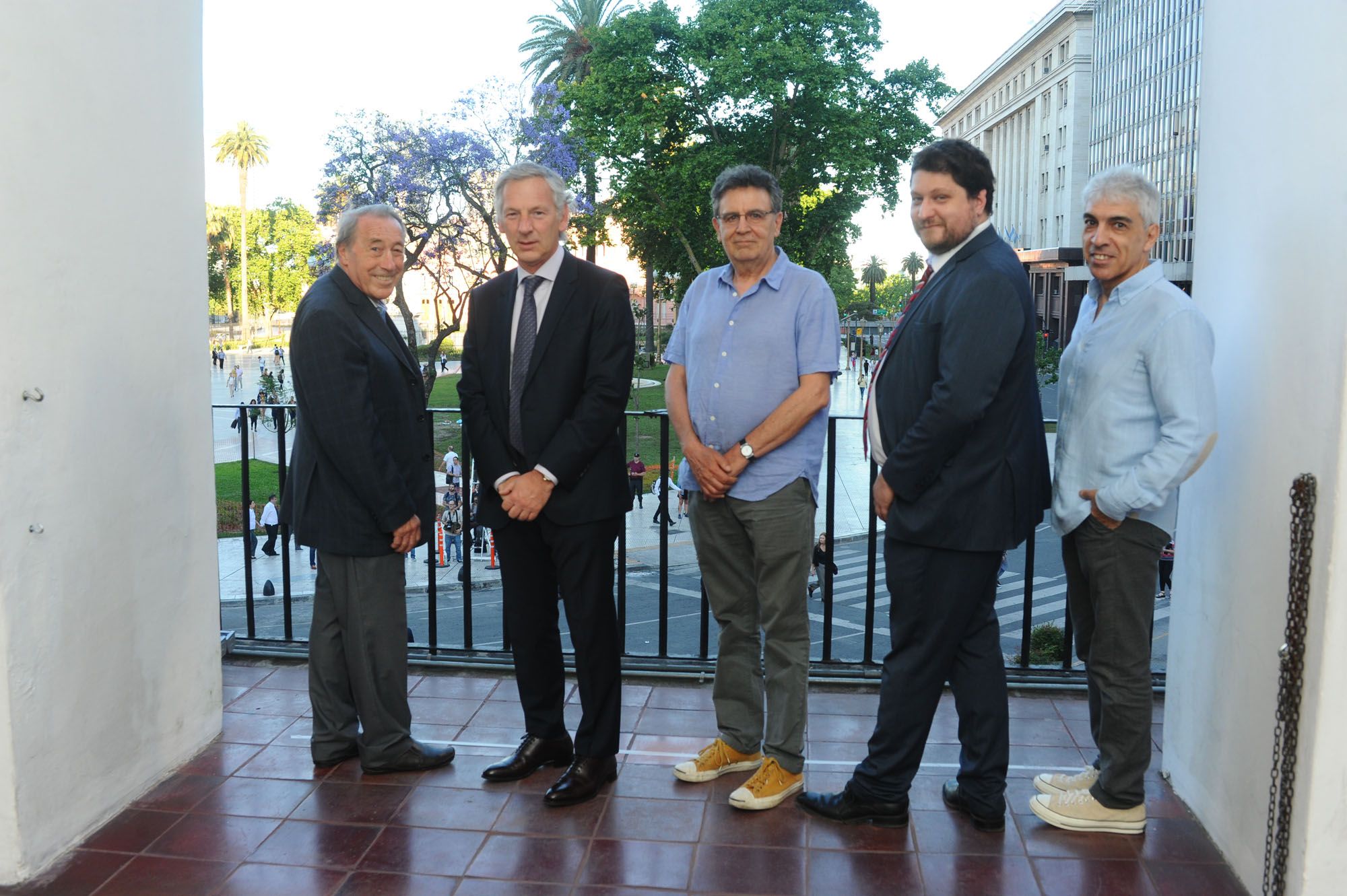 El periodista y columnista del Diario PERFIL Roberto García, el periodista de Radio Mitre Marcelo Longobardi, el ex jefe de redacción del Diario Clarín Roberto Guareschi, el periodista de TN Nicolás Wiñazki y el ex director de la revista Noticias Francisco Marmol. 