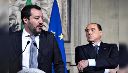 ¿aliados? Salvini, de la Liga, y el líder de Forza Italia, que quiere atraerlo a una nueva mayoría.