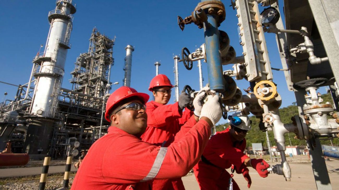 La escasez de combustible en Venezuela se agrava por las renuncias en PDVSA