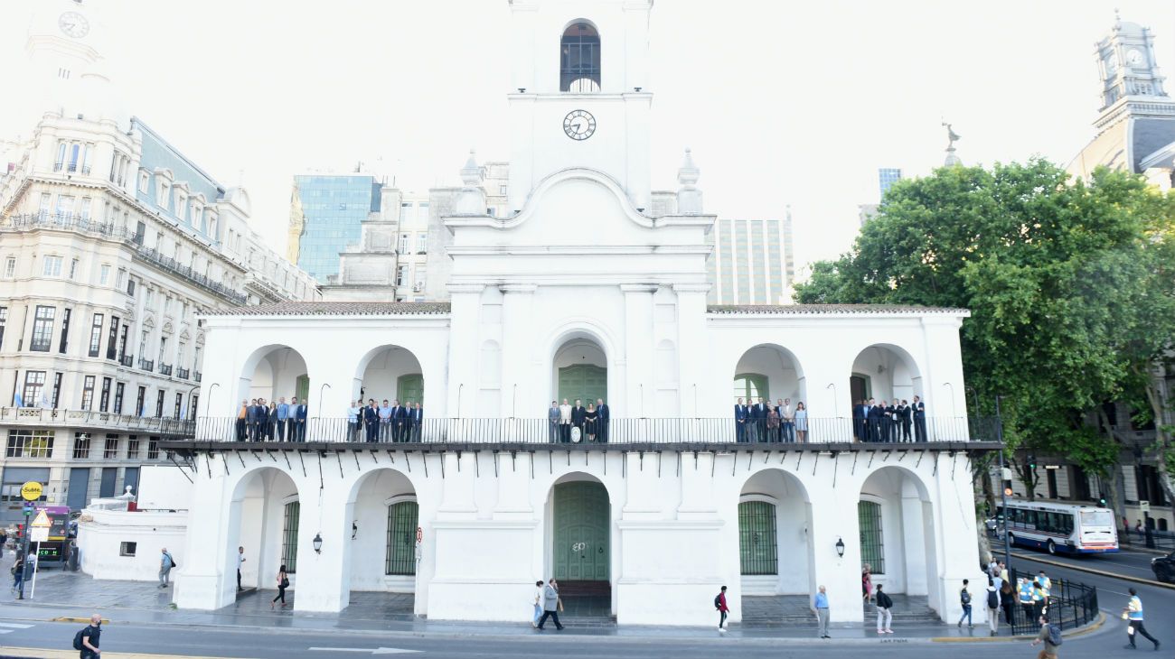 La convocatoria, además, fue una invitación a que los responsables de los principales medios a nivel nacional aporten su mirada, como gesto de "reconciliación con la profesión y puente en medio de la grieta".