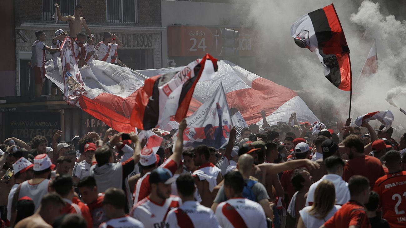 Incidentes en la previa del partido finalmente suspendido. 