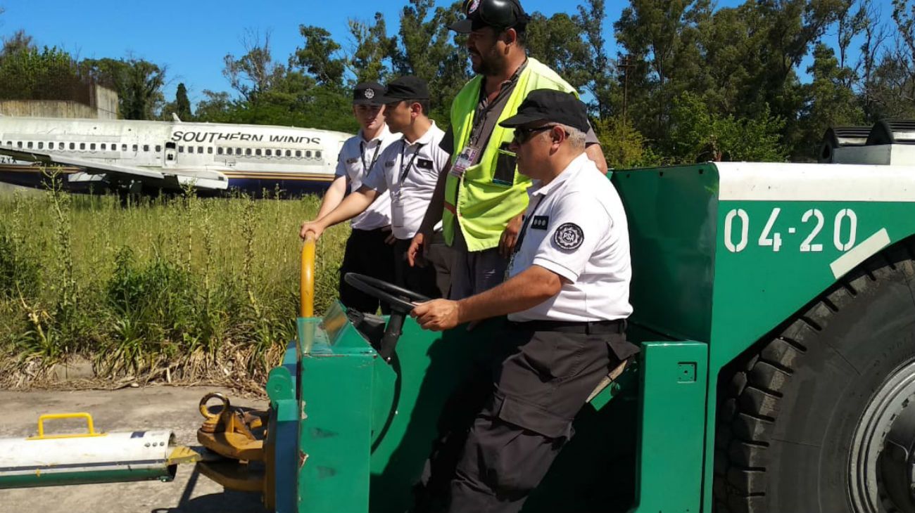 Fuerzas de seguridad civiles y militares se preparan para reemplazar a trabajadores en puntos críticos de la logística aeronáutica.