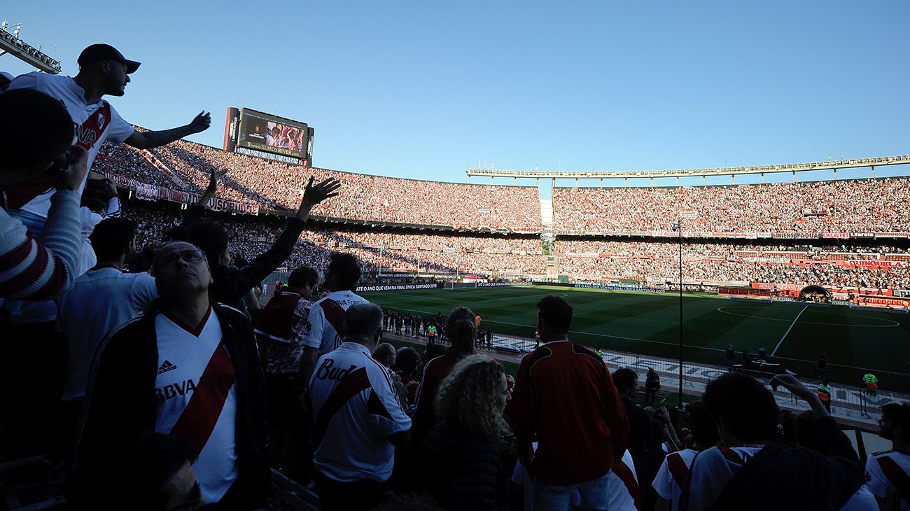 Postales que dejo la previa y la suspension del partido 